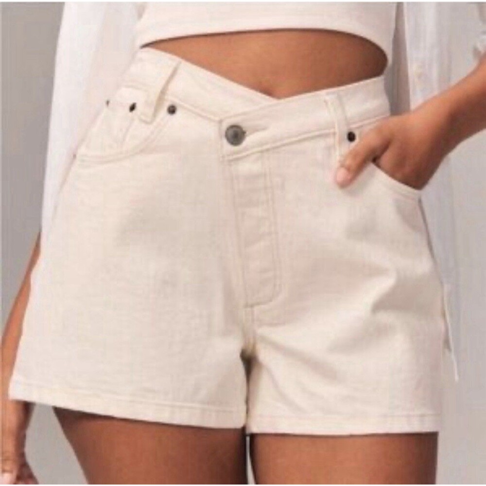 Abercrombie NWT 90s Relaxed Cutoff Womens Shorts 29 Cream Crossover Waist Denim